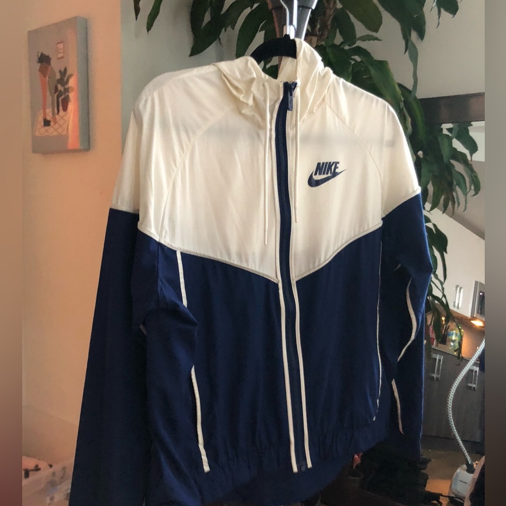 #9.) Nike Windbreaker Size L